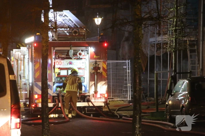 Gasheaters op bouwplaats vatten vlam door harde wind
