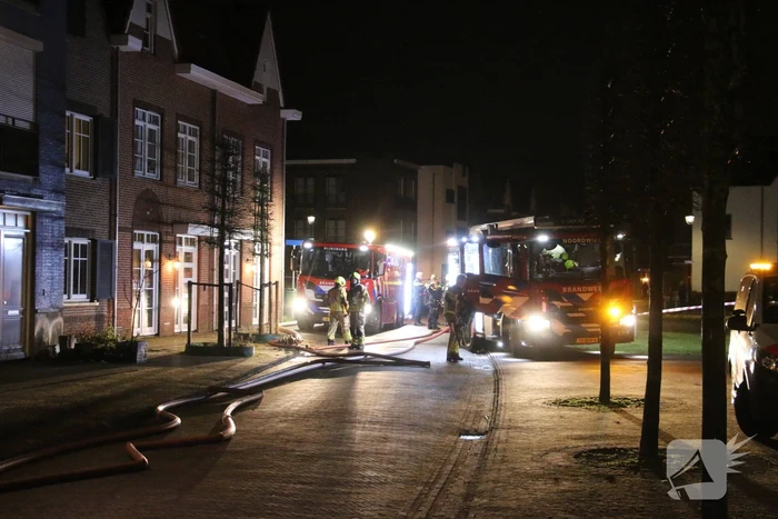 Gasheaters op bouwplaats vatten vlam door harde wind
