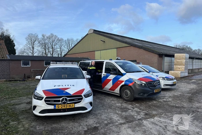 Politie doet onderzoek bij mogelijk drugslab