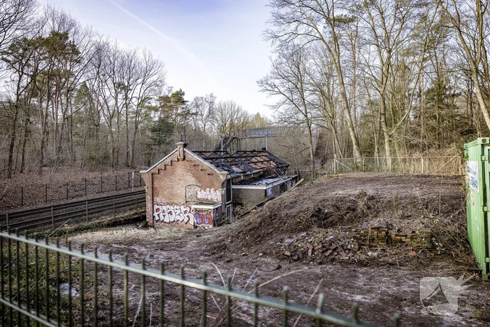 Onderzoek naar brand in monumentaal waterpompgebouw naast spoor