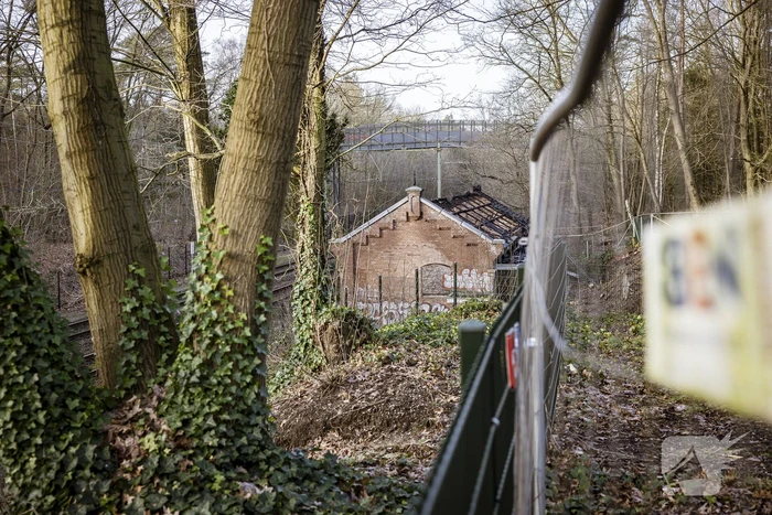 Onderzoek naar brand in monumentaal waterpompgebouw naast spoor