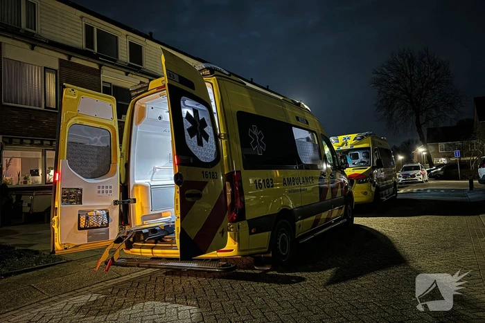 Traumahelikopter landt voor medische noodsituatie in huis