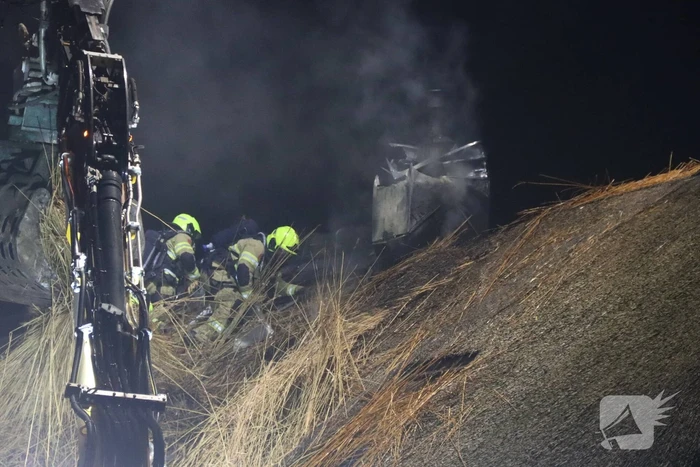 Felle uitslaande brand in woning met rietendak