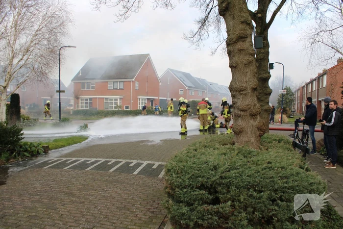 Hevige rookontwikkeling bij zeer grote brand in loods