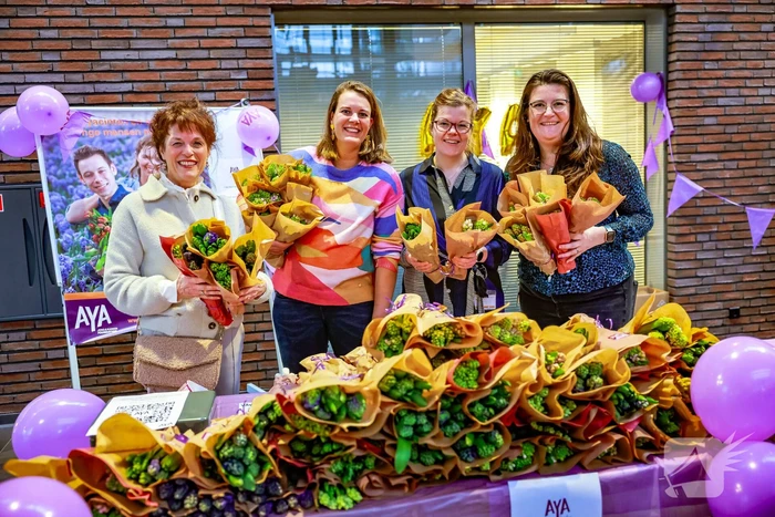 Meander MC steunt actie AYA Foundation met hyacinten-verkoop