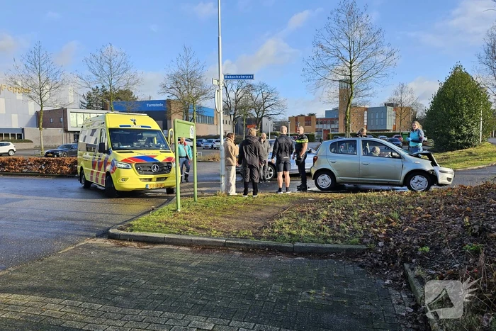 Flinke schade bij ongeval met twee personenauto's
