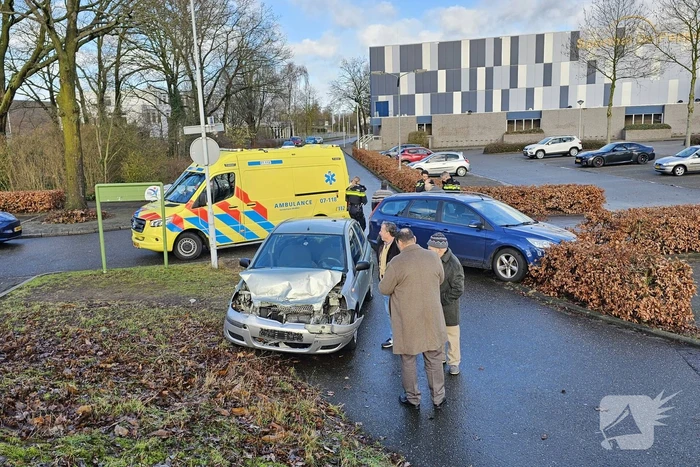 Flinke schade bij ongeval met twee personenauto's