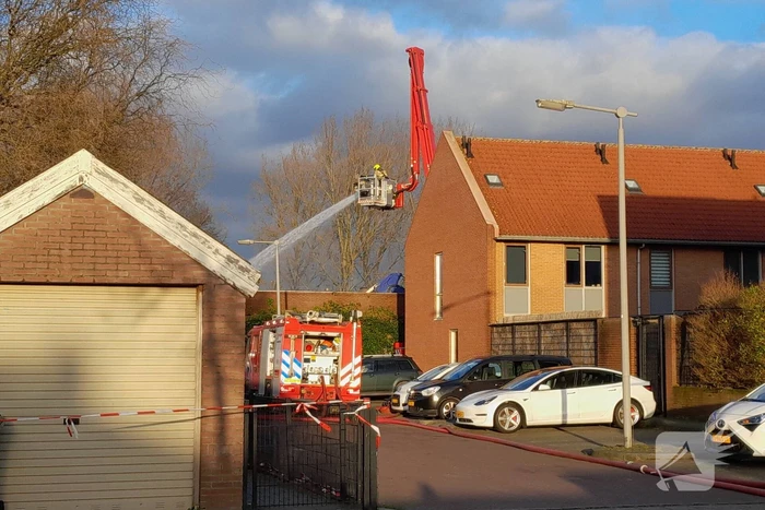 Enorme rookontwikkeling bij grote brand in industriepand