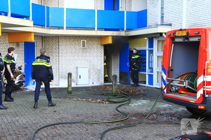 Rookontwikkeling bij brand in berging onder flat