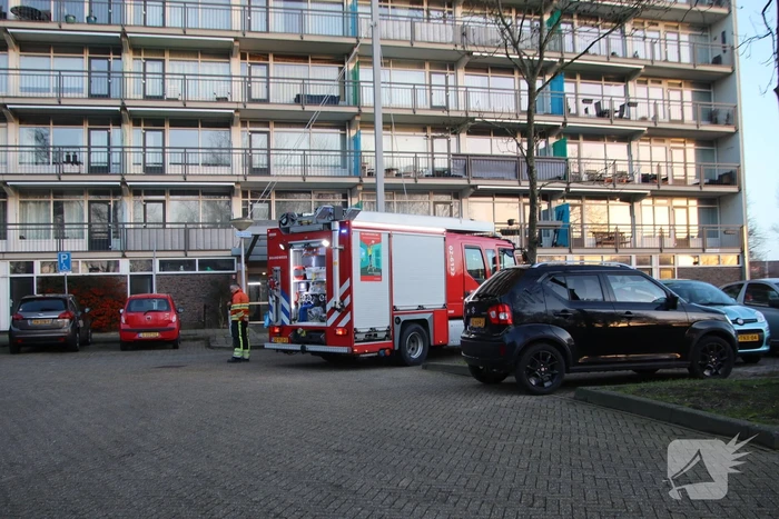 Bewoner behandeld na brand in flat