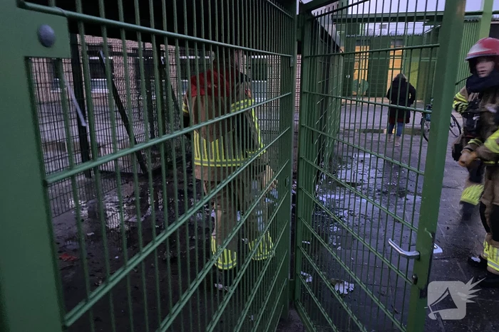 Container op schoolterrein afgebrand