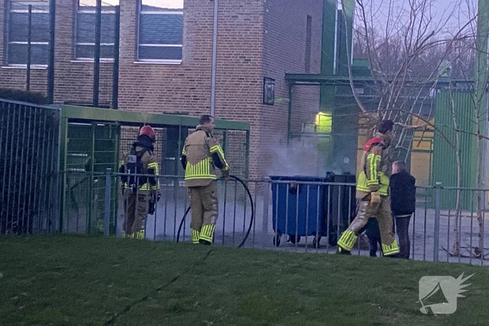 Container op schoolterrein afgebrand