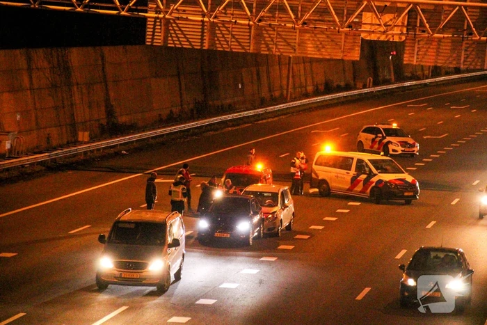 File door kop-staartbotsing op snelweg