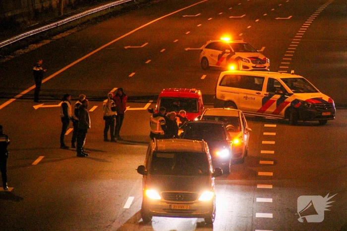 File door kop-staartbotsing op snelweg