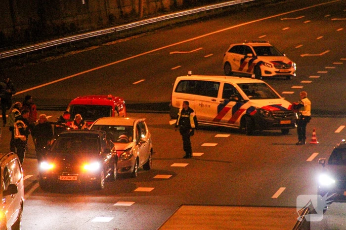 File door kop-staartbotsing op snelweg