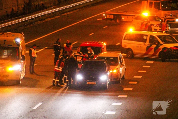 File door kop-staartbotsing op snelweg