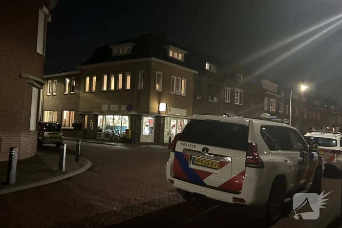 Medewerker cafetaria met vuurwapen bedreigt bij overval