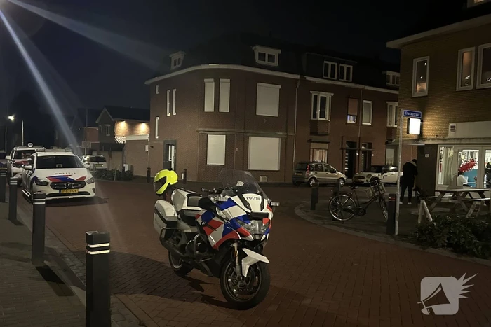 Medewerker cafetaria met vuurwapen bedreigt bij overval