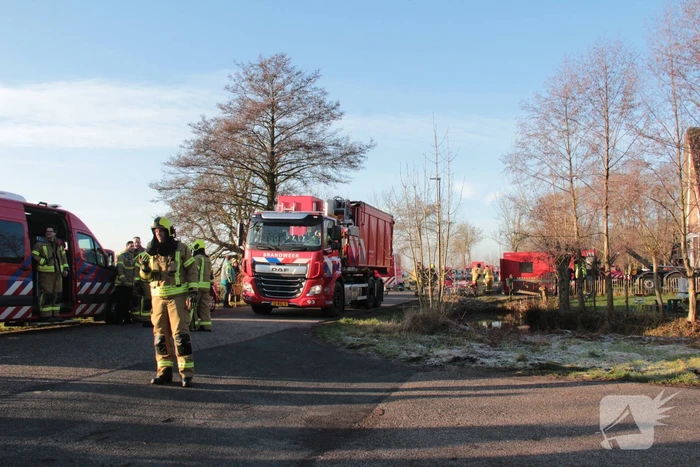 Veel rookontwikkeling bij brand in dak van oude boerderij