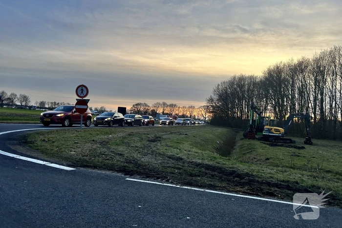 Ravage na groot ongeval waarbij auto over kop slaat