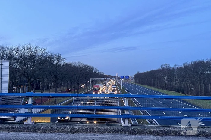 Ravage na groot ongeval waarbij auto over kop slaat