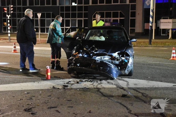 Twee auto's betrokken bij ongeval op kruising