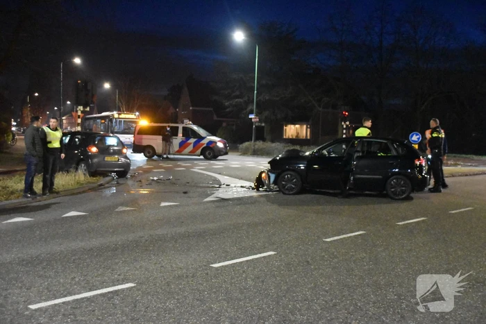 Twee auto's betrokken bij ongeval op kruising