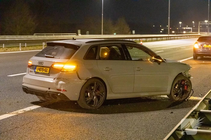 Drie personen op de vlucht na crash op snelweg