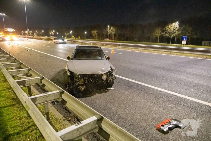 Drie personen op de vlucht na crash op snelweg