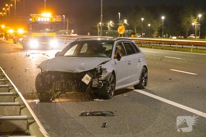 Drie personen op de vlucht na crash op snelweg
