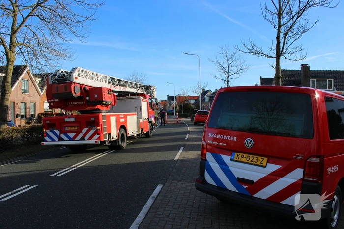 Schade door felle brand tegen schuur van woning