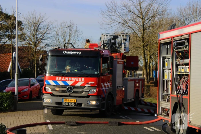 Schade door felle brand tegen schuur van woning