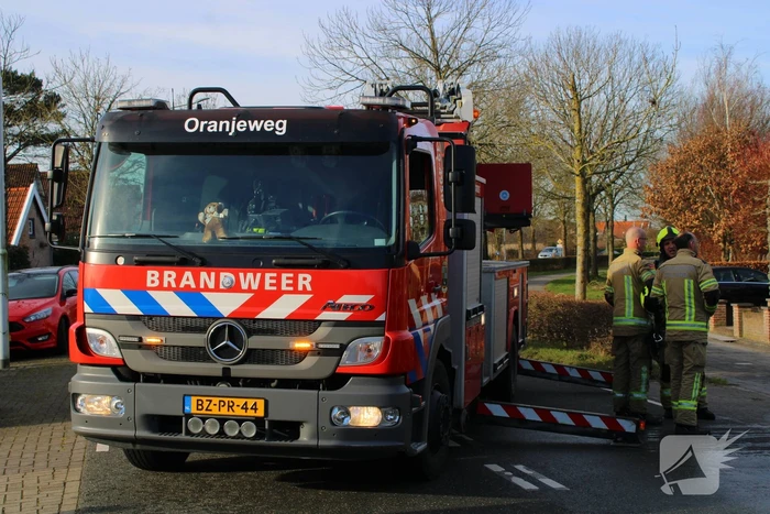 Schade door felle brand tegen schuur van woning