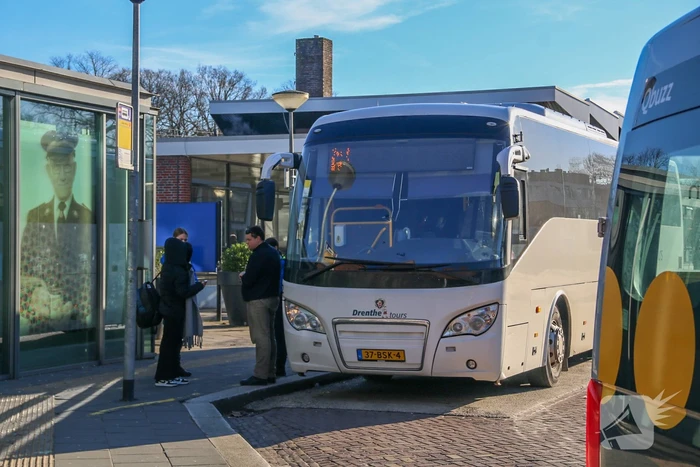 Handhaver gewond bij aanhouding in bus