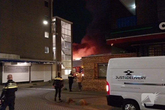 Grote brand uitgebroken na explosie bij appartementencomplex