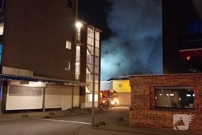 Grote brand uitgebroken na explosie bij appartementencomplex