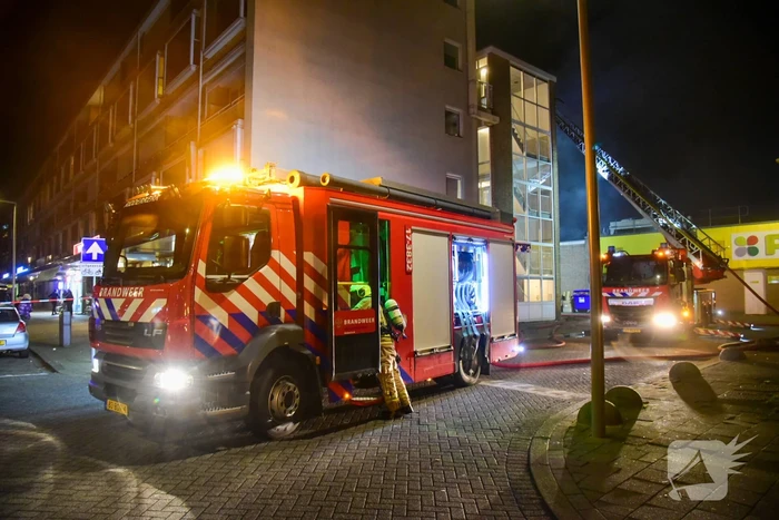 Grote brand uitgebroken na explosie bij appartementencomplex