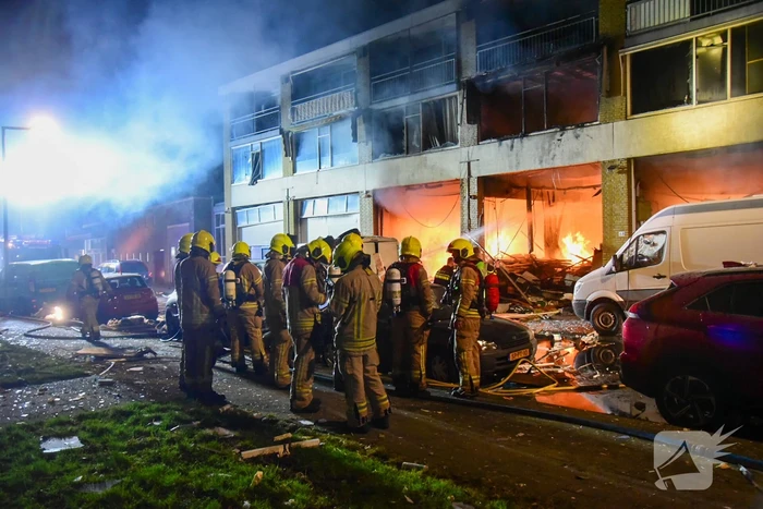 Grote brand uitgebroken na explosie bij appartementencomplex