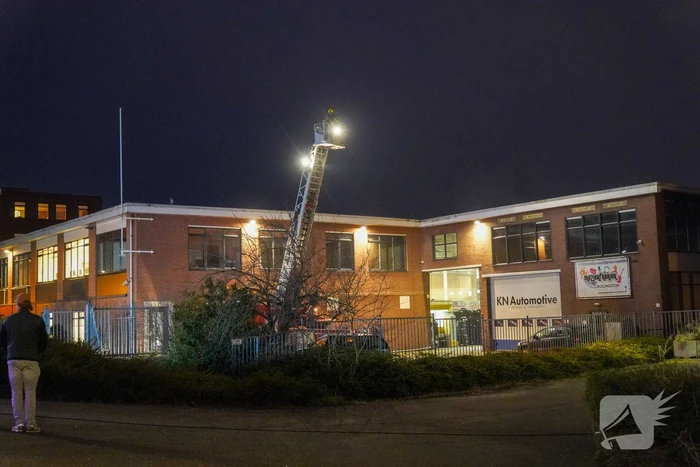 Brand in garagebedrijf snel onder controlle