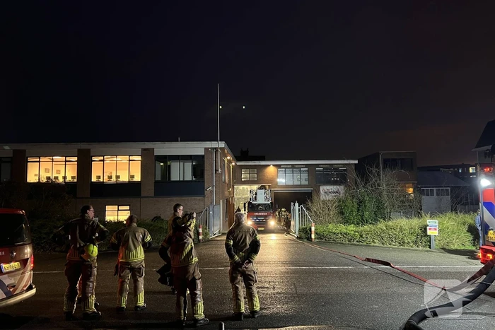 Brand in garagebedrijf snel onder controlle