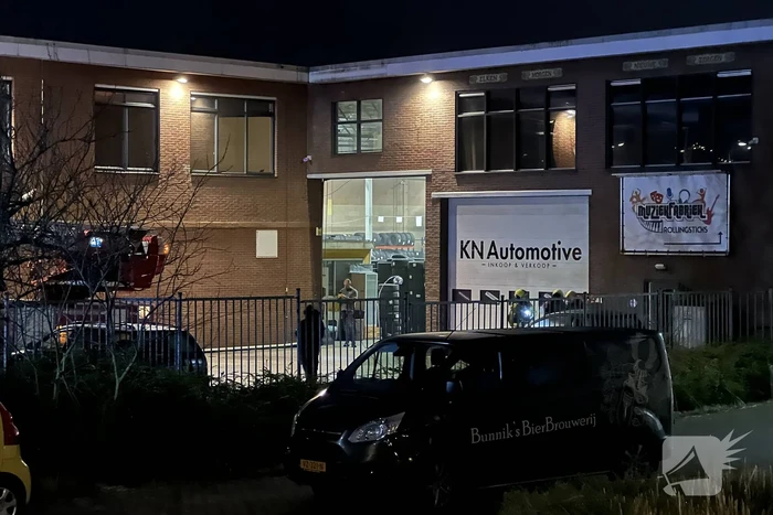 Brand in garagebedrijf snel onder controlle