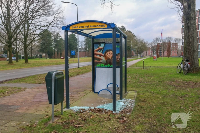 Wederom bushokje vernield in Emmerhout
