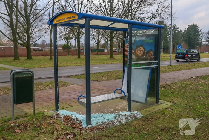 Wederom bushokje vernield in Emmerhout