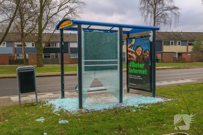 Wederom bushokje vernield in Emmerhout