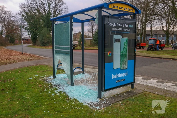 Wederom bushokje vernield in Emmerhout