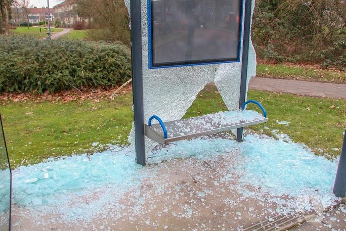 Wederom bushokje vernield in Emmerhout