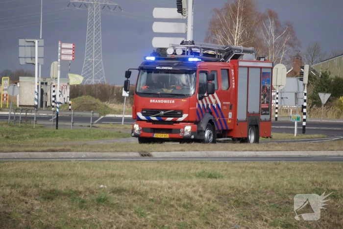 Kleding langs waterkant zorgt voor zoektocht in water
