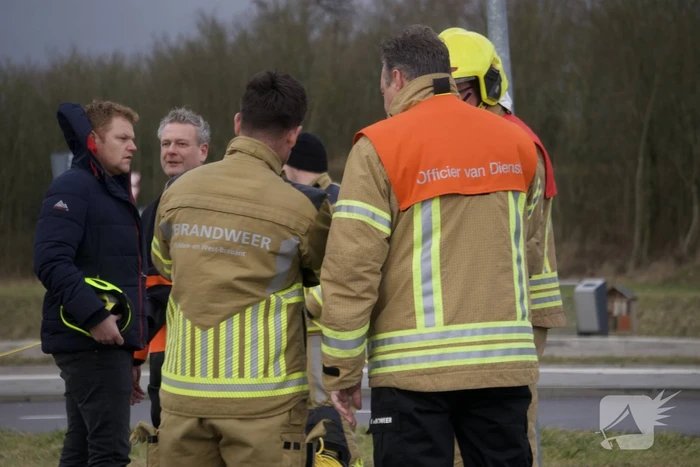 Kleding langs waterkant zorgt voor zoektocht in water