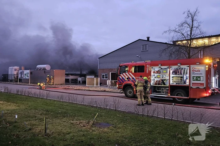 Ontruiming door hevige brand in elektrakast