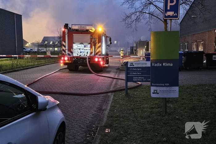 Ontruiming door hevige brand in elektrakast